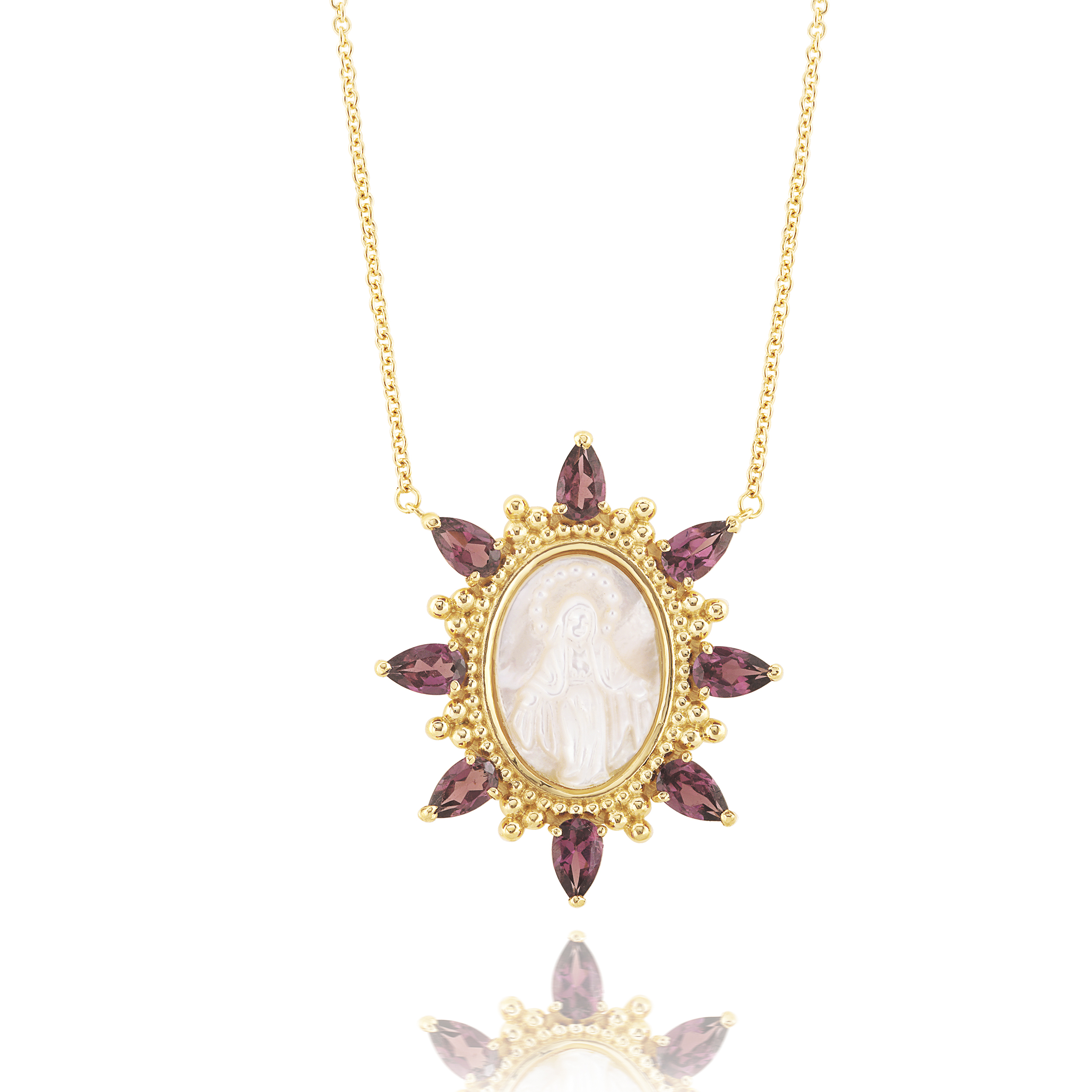 GARGANTILHA OVAL NOSSA SENHORA DAS GRAÇAS DE MADRE PEROLA OURO AMARELO 18K COM RODOLITA